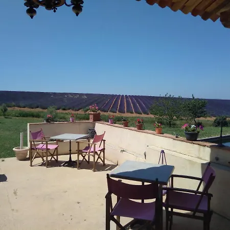 à La Ferme Au Milieu Des Lavandes Affittacamere 3*