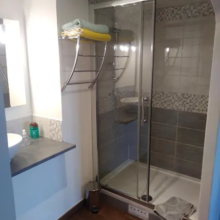 A La Ferme Au Milieu Des Lavandes 招待所 3*