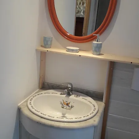 A La Ferme Au Milieu Des Lavandes 招待所 3*