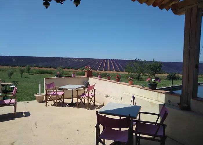 à La Ferme Au Milieu Des Lavandes Affittacamere 3*