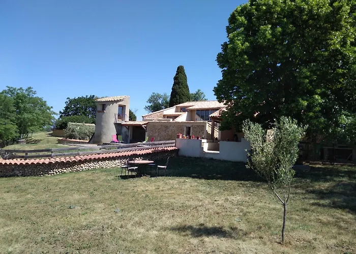 à La Ferme Au Milieu Des Lavandes Affittacamere Valensole
